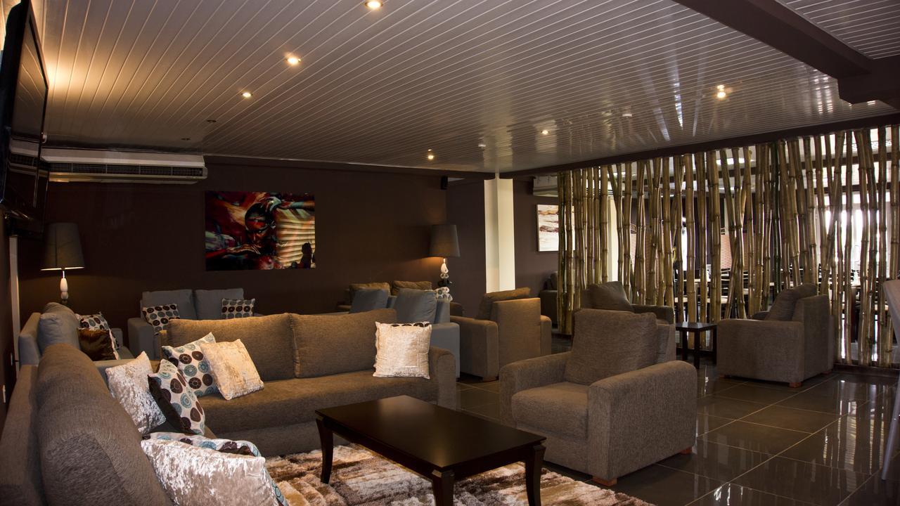 M Suites Hotel Accra Kültér fotó