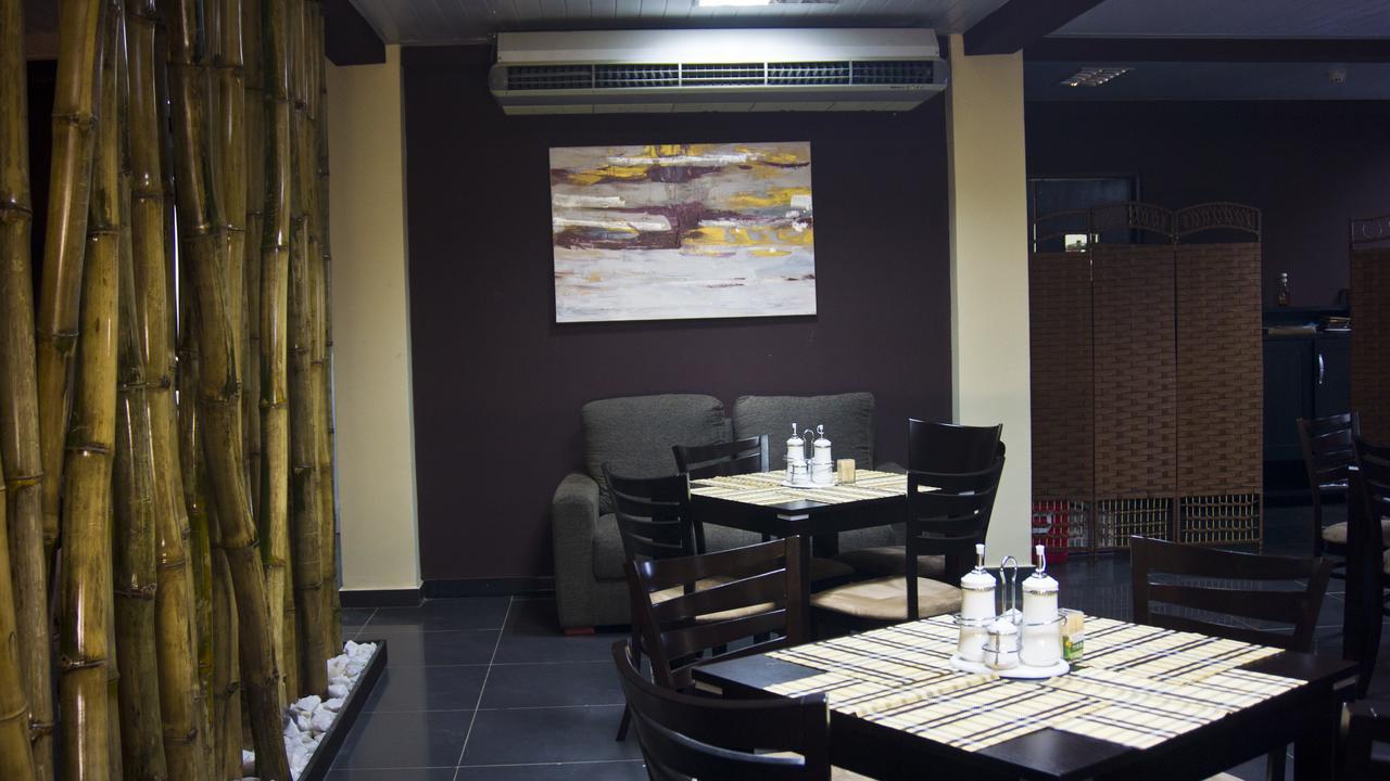 M Suites Hotel Accra Kültér fotó